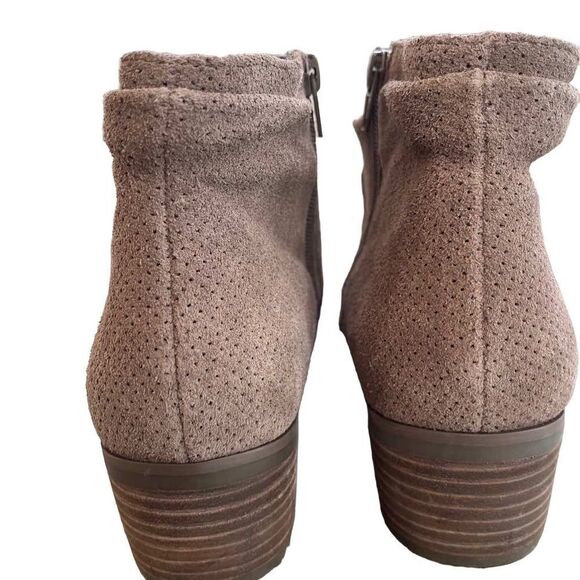 Market & Spruce new never worn brown suede booties, rubber soles,stacked heels 8 - Picture 6 of 9